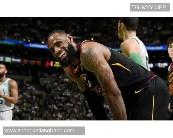 足球明星独特首饰饰品展示尽显风采与魅力的精彩瞬间 足球明星独特首饰饰品展示尽显风采与魅力的精彩瞬间