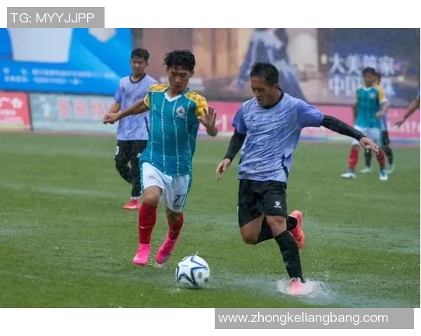 足球明星齐聚万州点燃激情盛宴共同见证足球魅力与城市风采交融 足球明星齐聚万州点燃激情盛宴共同见证足球魅力与城市风采交融