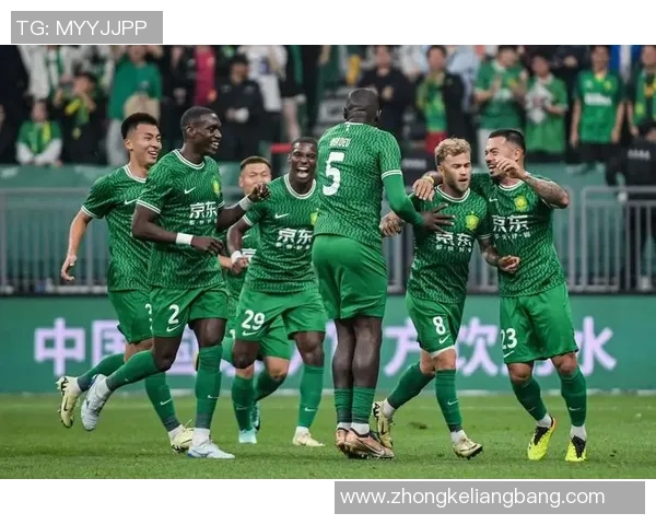 成都羽毛球队以92分稳居锦标赛积分榜首位展现强劲实力